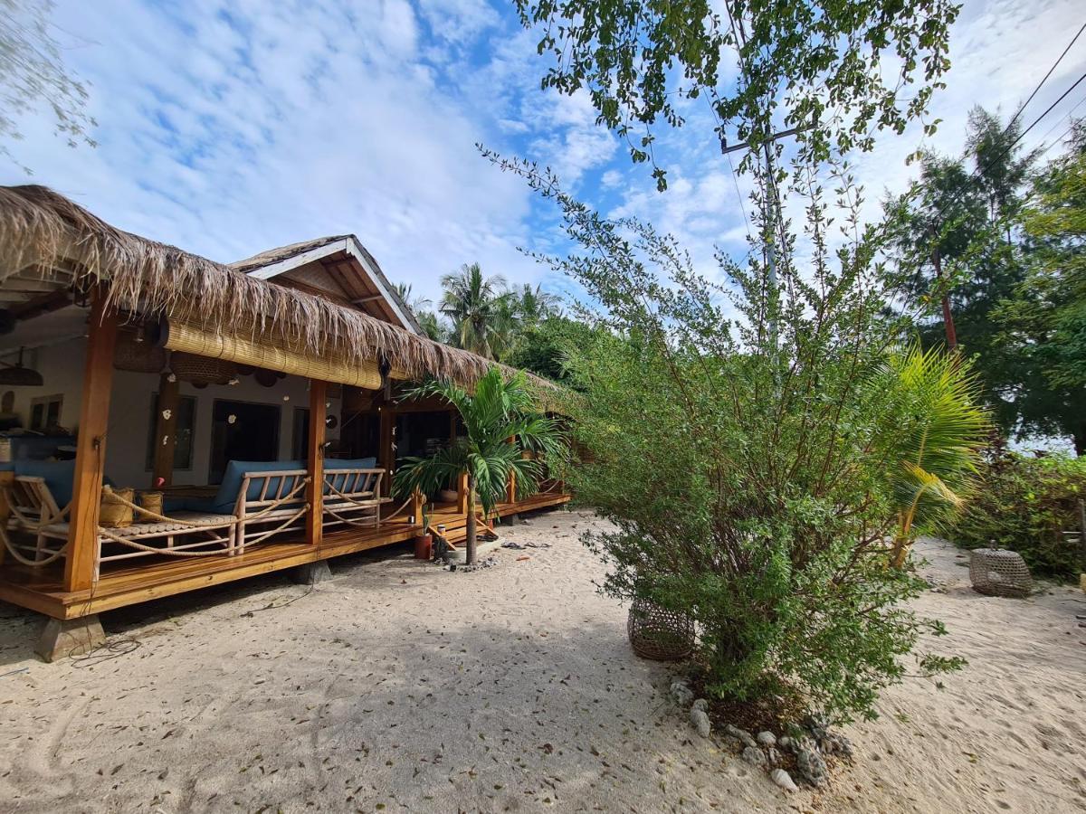 The Beach Shack Gili Islands Exterior photo